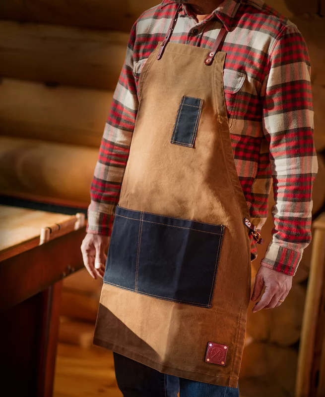 With a super-tough finish of impregnated beeswax, paraffin wax, and linseed oil, this waxed canvas apron stands up to the rigors of any work—in the kitchen, behind the bar, in a pottery studio, on a handyman jobsite, or cleaning gamebirds and cooking them on the grill.