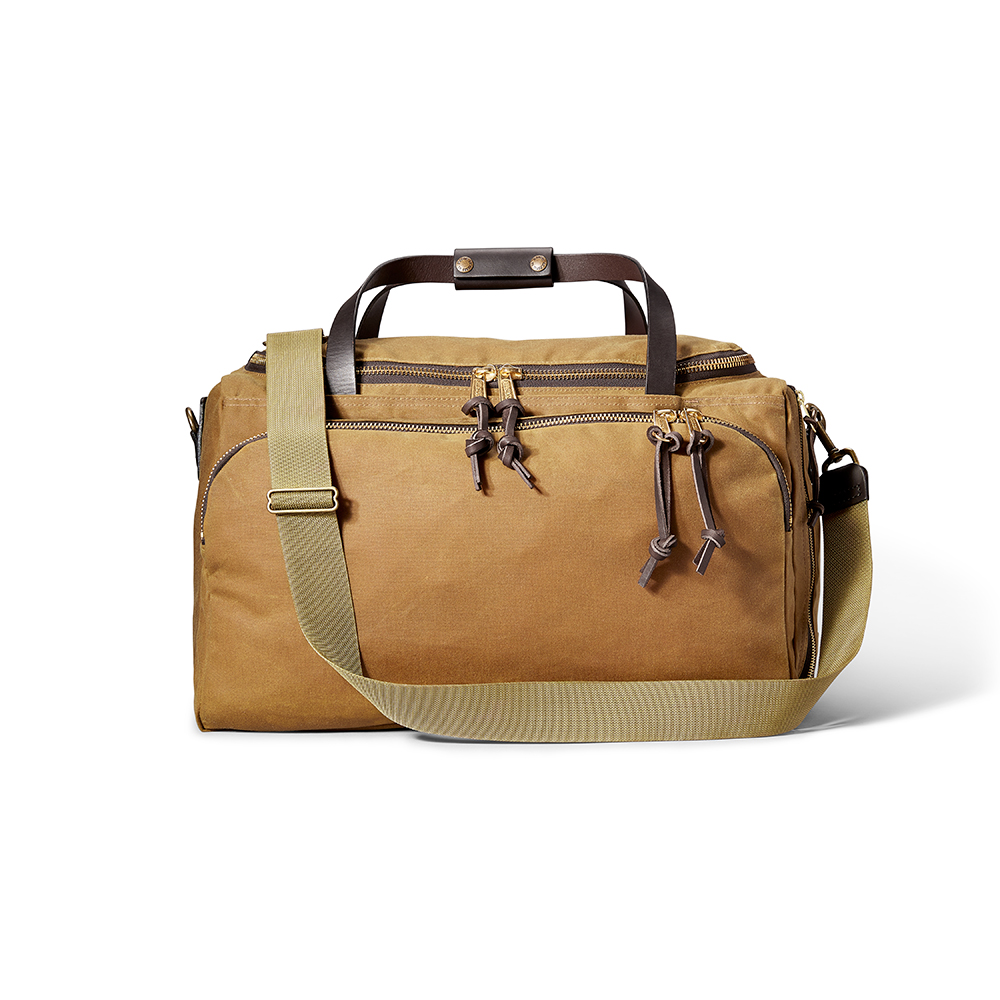 The rustproof brass U-zipper opening gives you full access to the bag and keeps out water, while the L-zipper side opens to a water-repellent, abrasion-resistant collapsible pocket with ventilating grommets, for stowing wet and muddy gear. Inside the bag, you’ll also find three storage pockets. The bridle leather handles and a quick-drying nylon shoulder strap offer carrying comfort. Available in Dark tan.